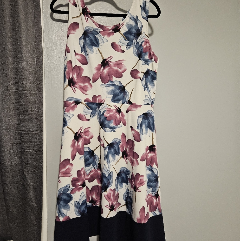 Beautiful Dress Blue & Purple Florals, White & Black base. Fits XL